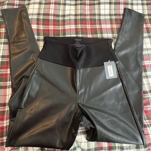 NWT Spanx RED HOT BLACK Faux Leather Leggings—Size Medium